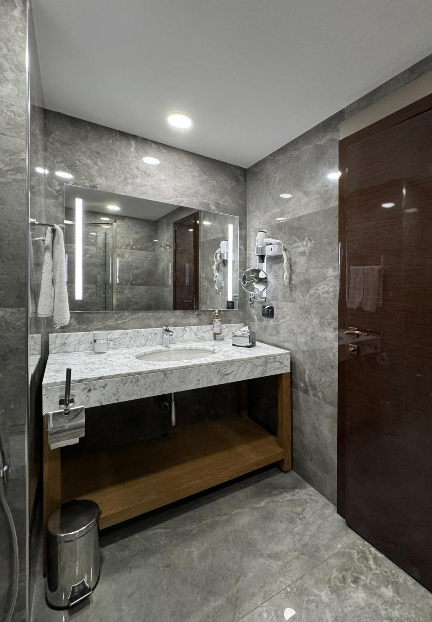 Marjan Plaza Hotel 第比利斯 外观 照片